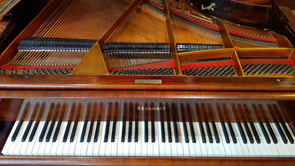 PIANO À QUEUE CRAPAUD BEULHOFF 1900