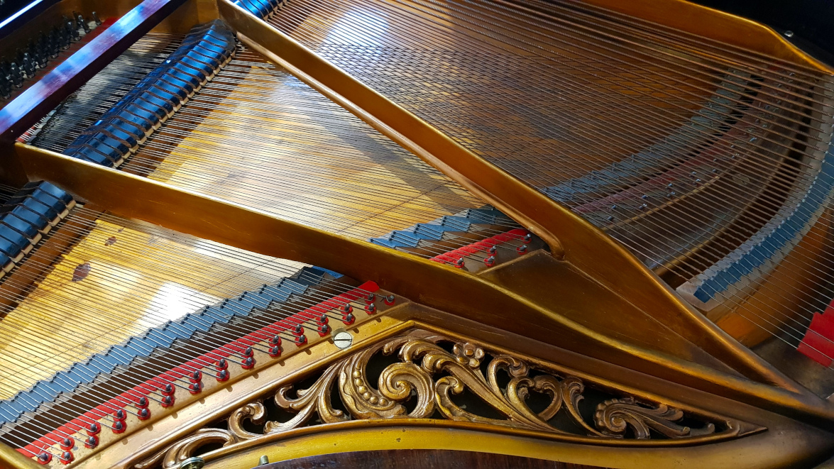 PIANO À QUEUE CRAPAUD BEULHOFF 1900