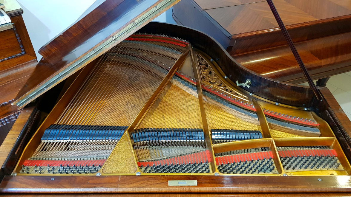 PIANO À QUEUE CRAPAUD BEULHOFF 1900