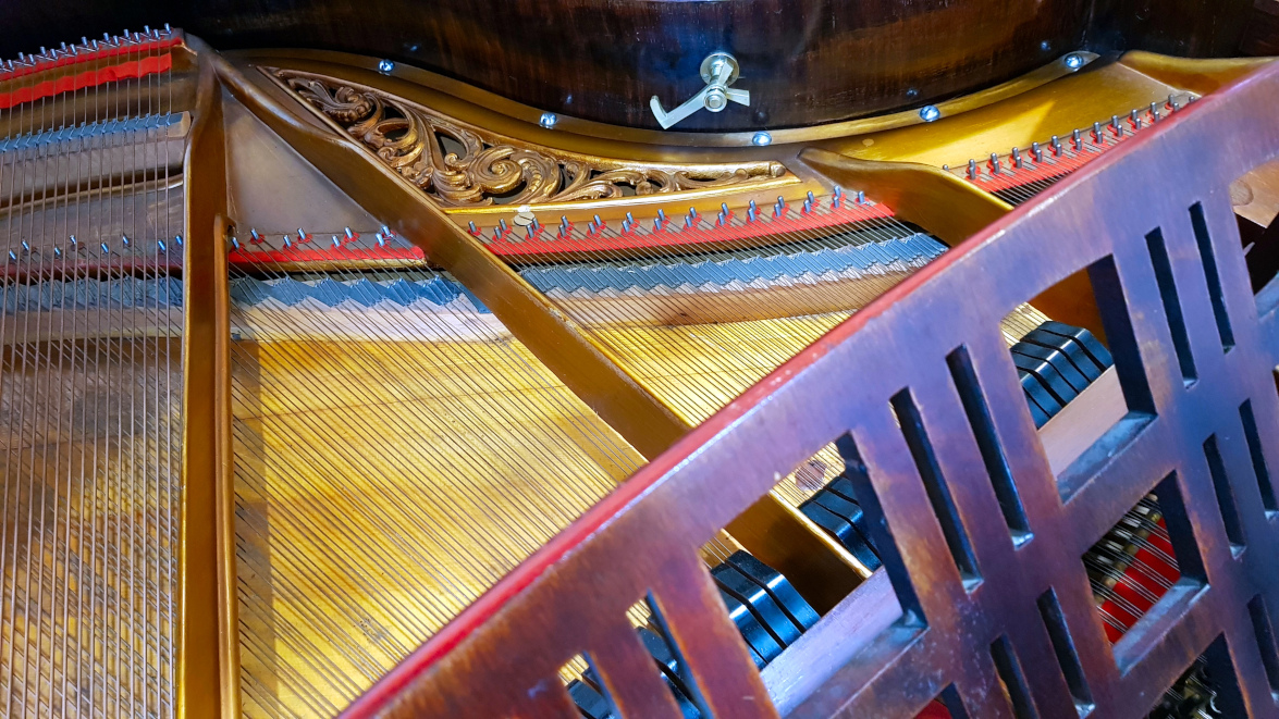 PIANO À QUEUE CRAPAUD BEULHOFF 1900