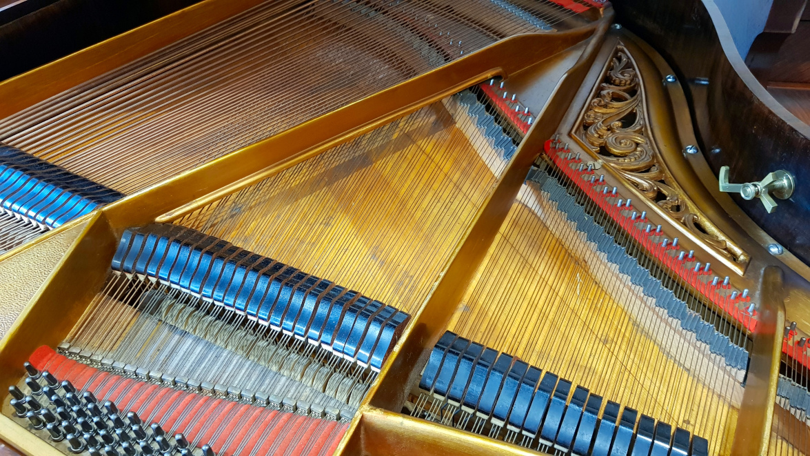 PIANO À QUEUE CRAPAUD BEULHOFF 1900