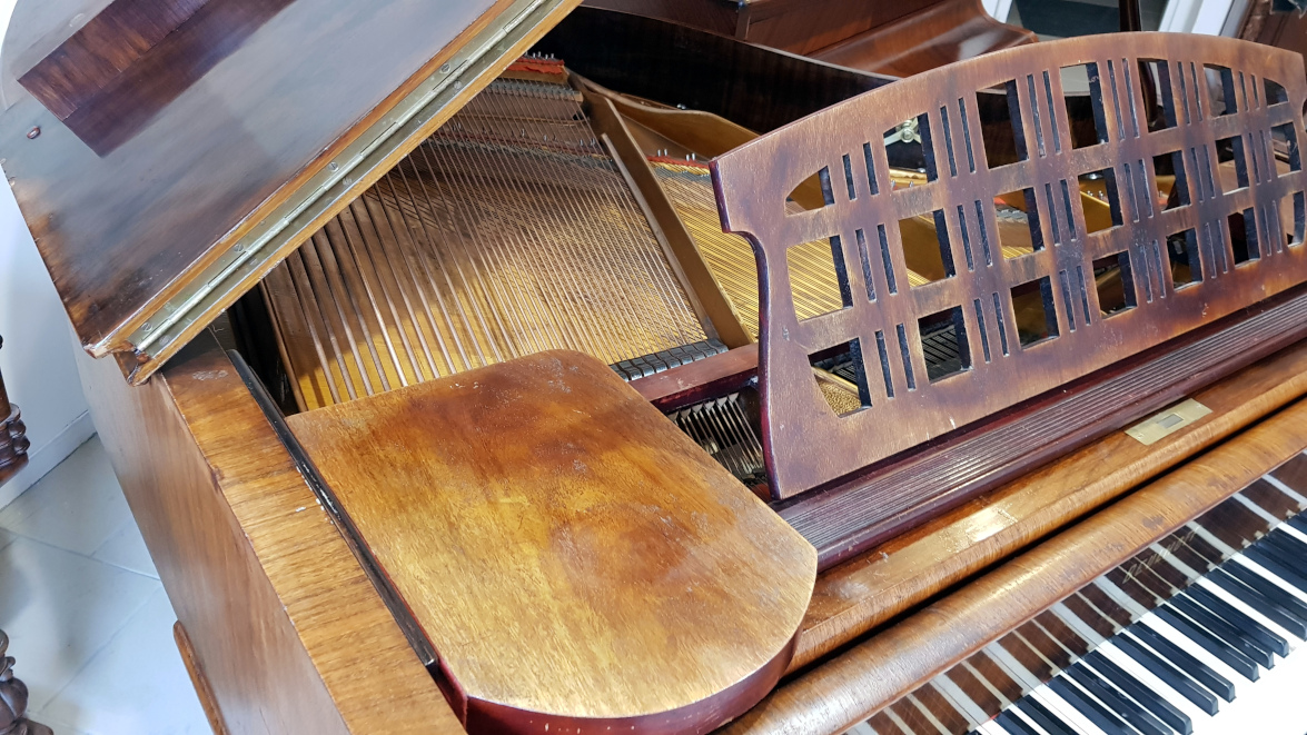 PIANO À QUEUE CRAPAUD BEULHOFF 1900