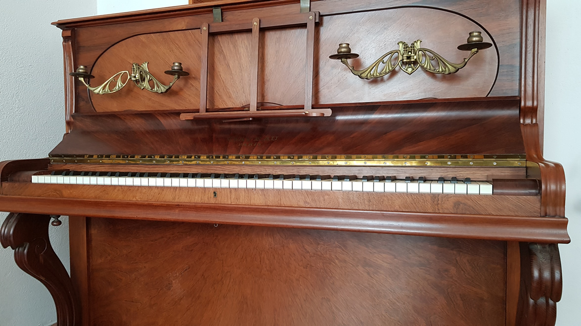 Piano droit centenaire Ludwig