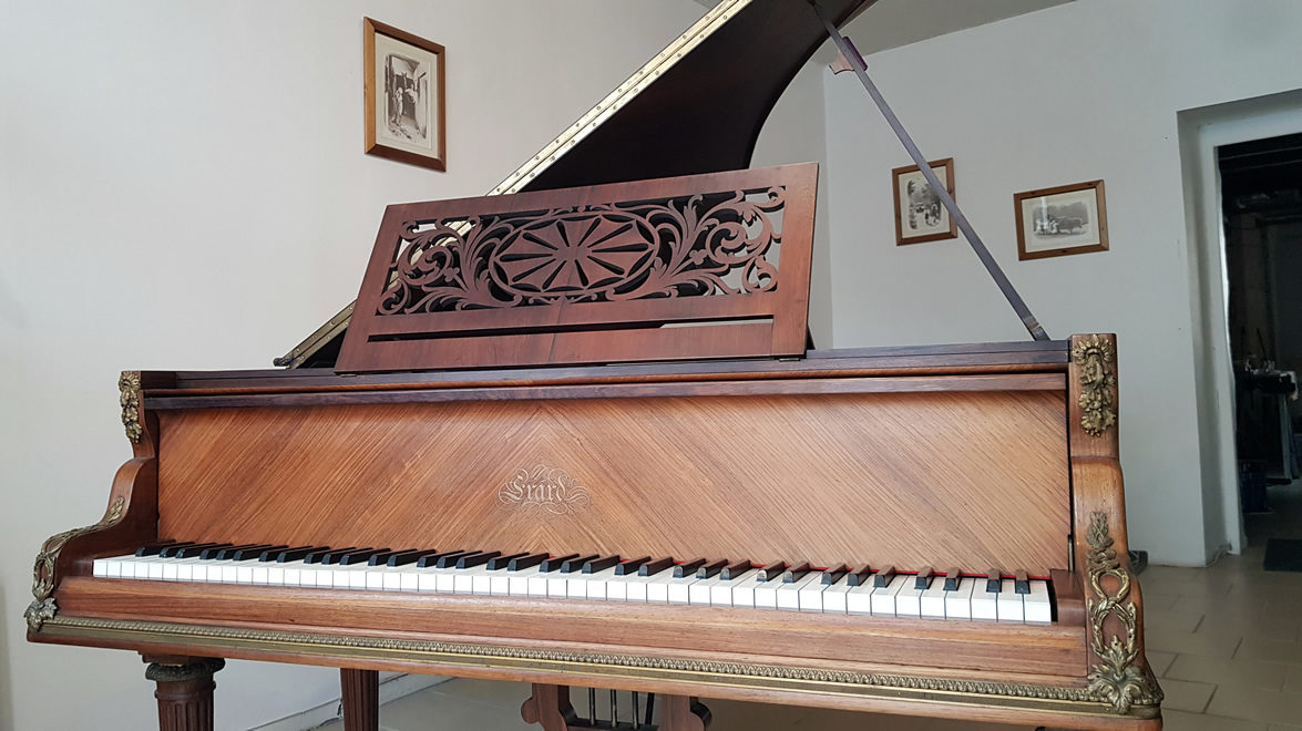 PIANO QUEUE ERARD LOUIS XVI TURBEC 1909