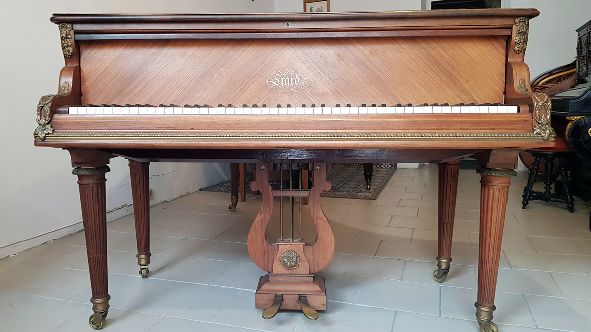 PIANO QUEUE ERARD LOUIS XVI TURBEC 1909