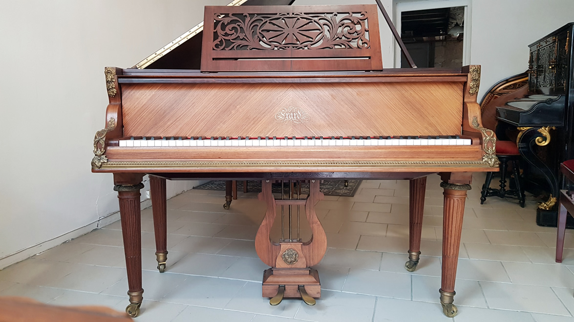 PIANO QUEUE ERARD LOUIS XVI TURBEC 1909