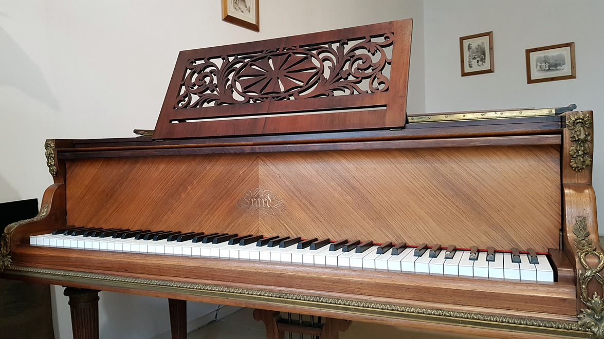 PIANO QUEUE ERARD LOUIS XVI TURBEC 1909