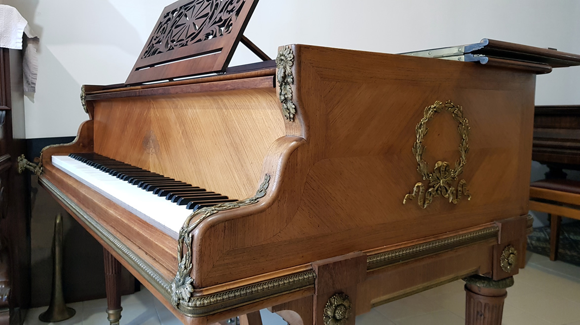 PIANO QUEUE ERARD LOUIS XVI TURBEC 1909