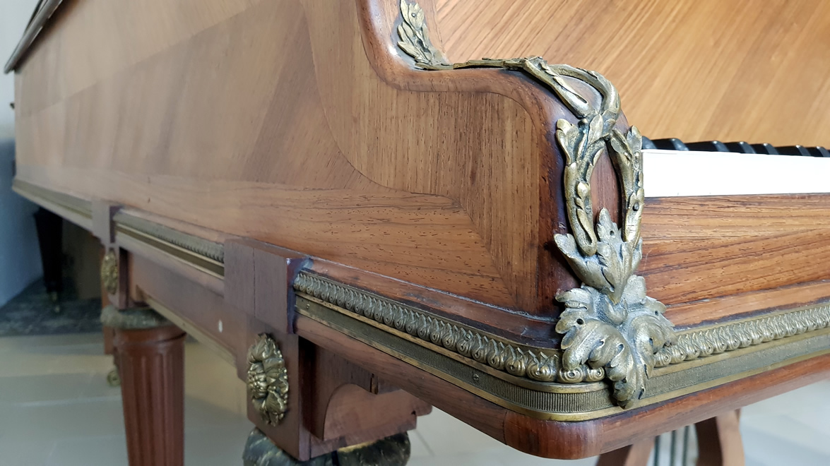 PIANO QUEUE ERARD LOUIS XVI TURBEC 1909