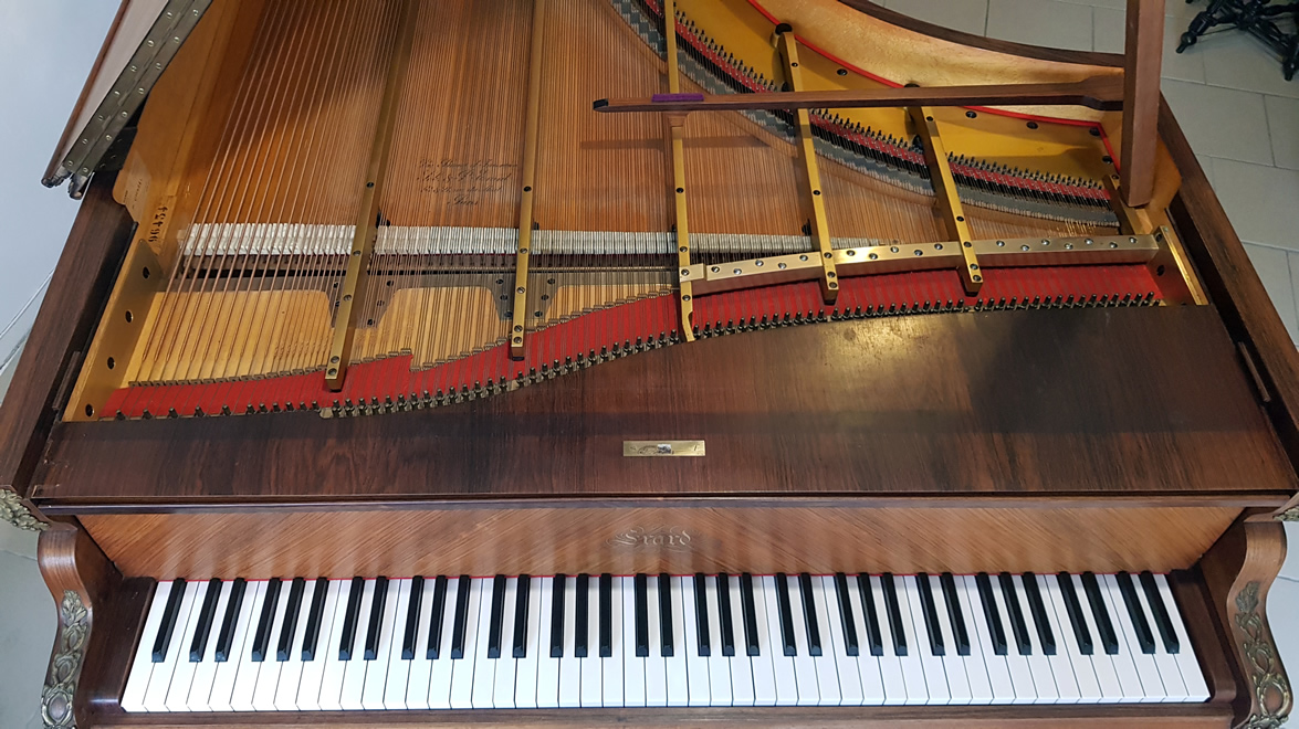 PIANO QUEUE ERARD LOUIS XVI TURBEC 1909