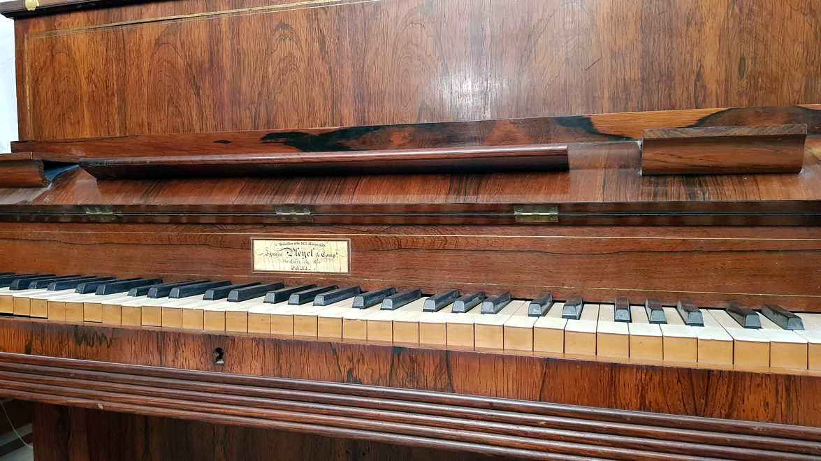 PLEYEL Pianino 6oct D.Filets1839