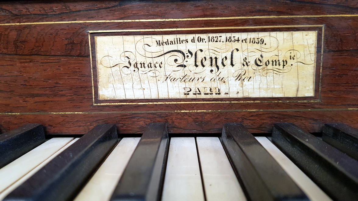 PLEYEL Pianino 6oct D.Filets1839