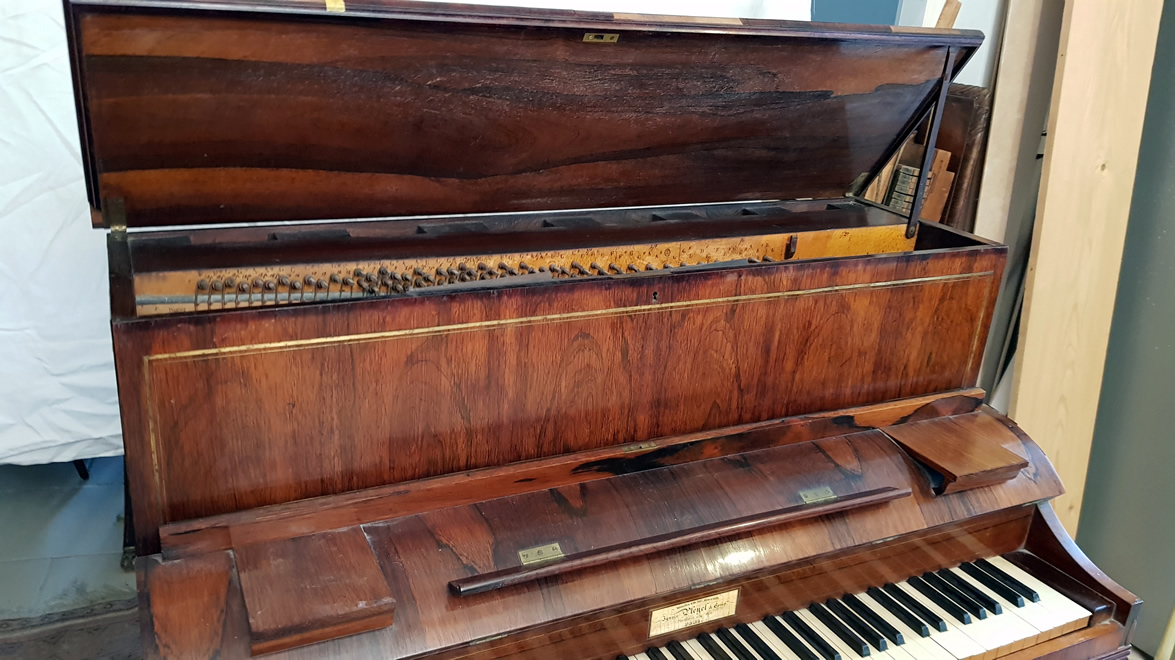 PLEYEL Pianino 6oct D.Filets1839