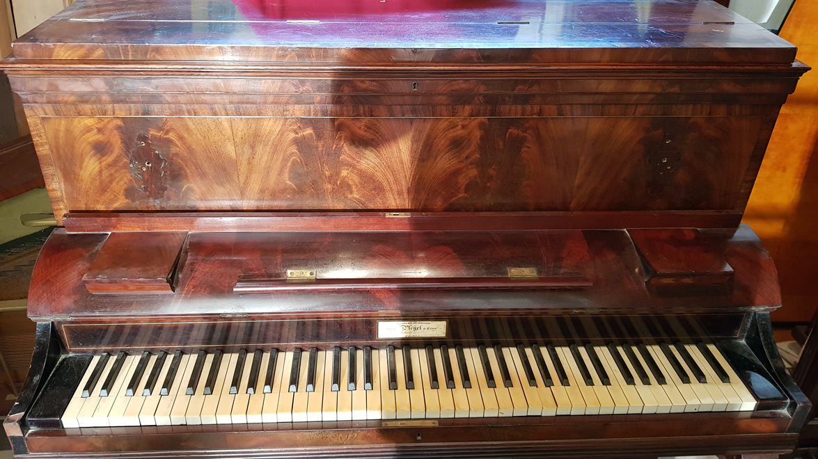 PLEYEL Pianino Acajou Ronceux 1839