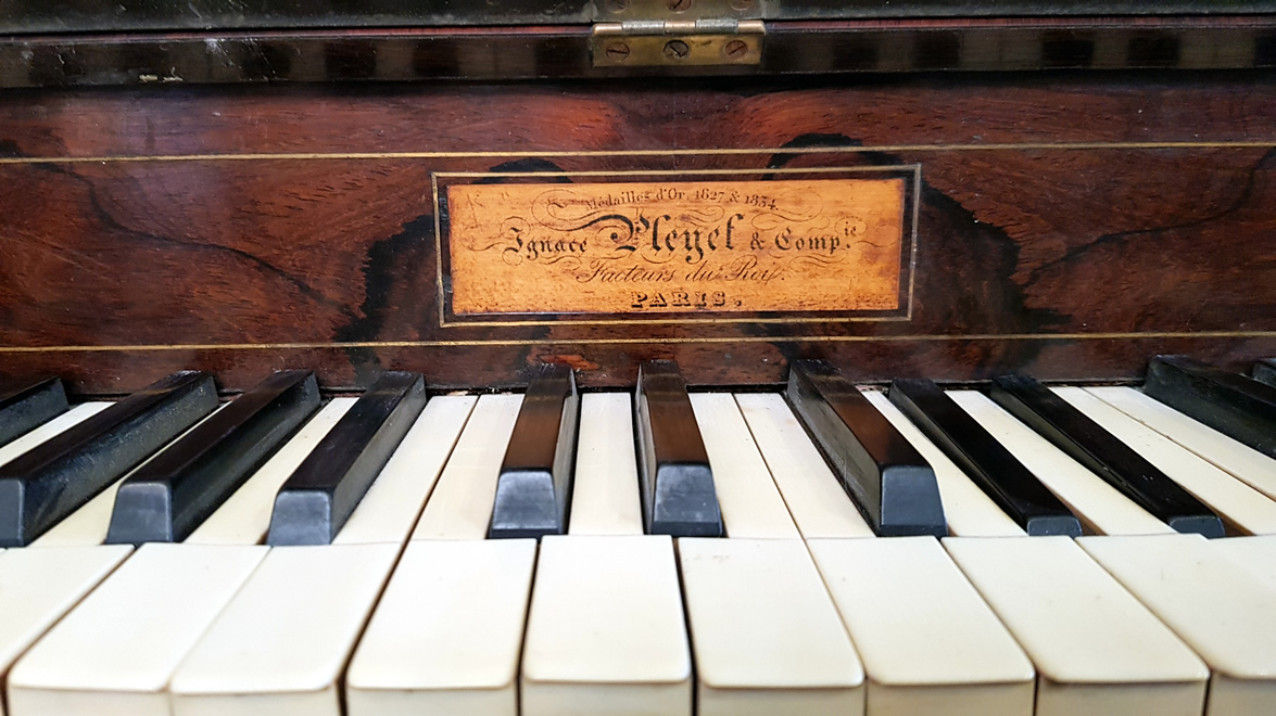 PLEYEL Pianino Palissandre 1838