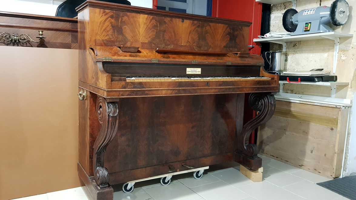 PLEYEL Pianino Acajou Ronceux 1850