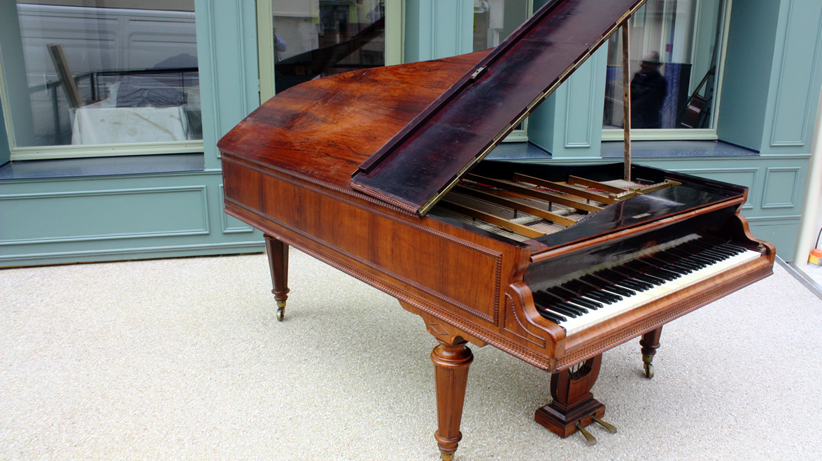 Piano à queue ERARD 1847 palissandre montant