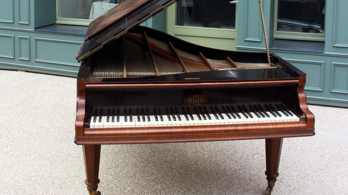 Piano à queue ERARD 1847 palissandre montant