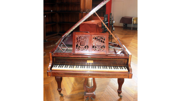 PIANO À QUEUE BOISSELOT & FILS 1844 Piano des Charentes