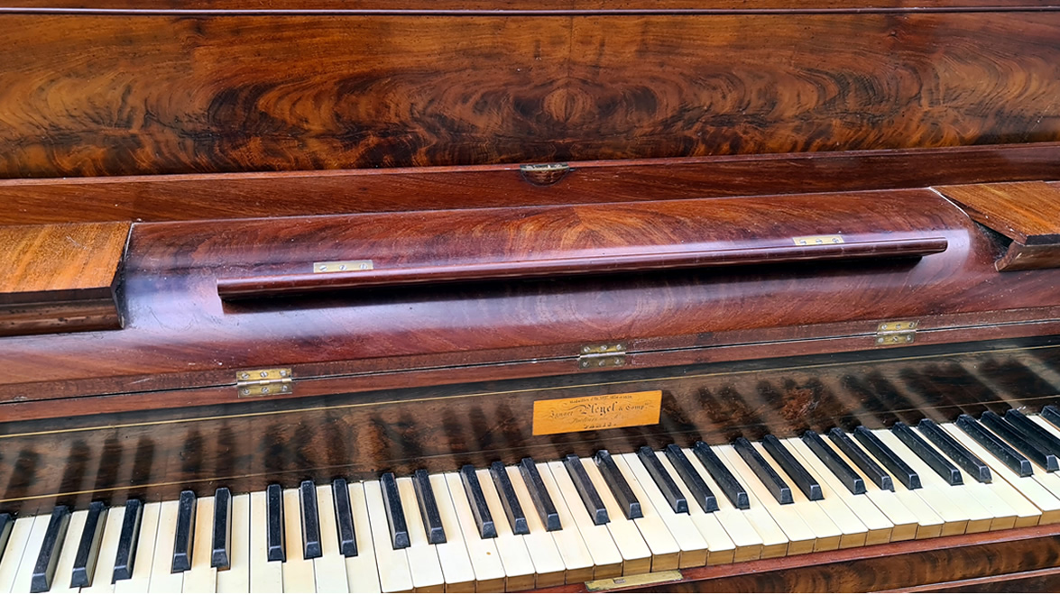 PLEYEL Pianino Acajou ronceux 1840