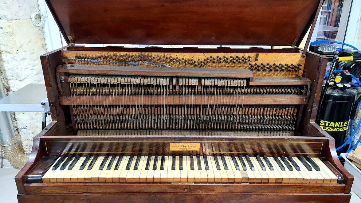 PLEYEL Pianino mécanique 1836