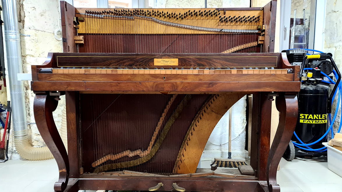PLEYEL Pianino bi-cordes 1836