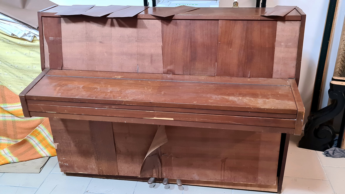 Piano droit RIPPEN 1972 placage noyer