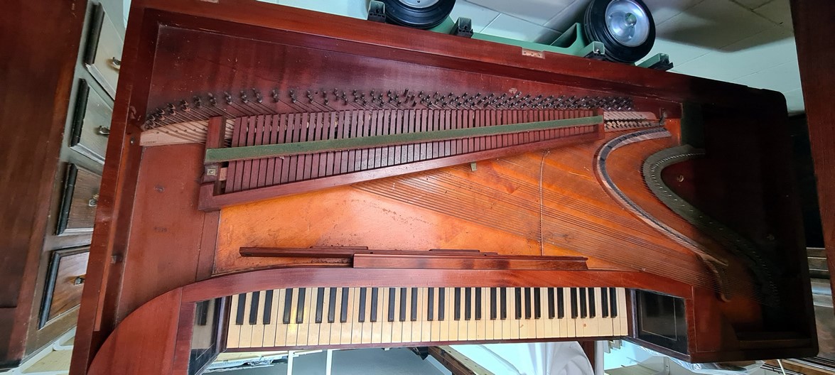 PLEYEL Carré bi-cordes acajou flammé 1838