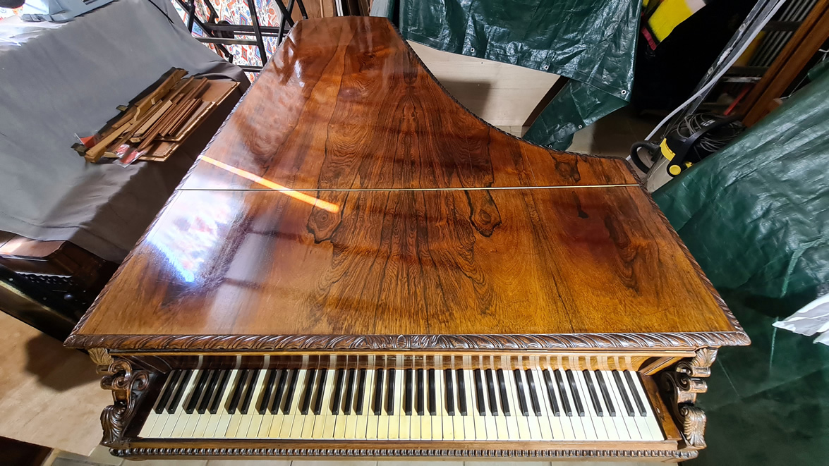 Piano à queue PLEYEL modèle riche palissandre de RIO 1846