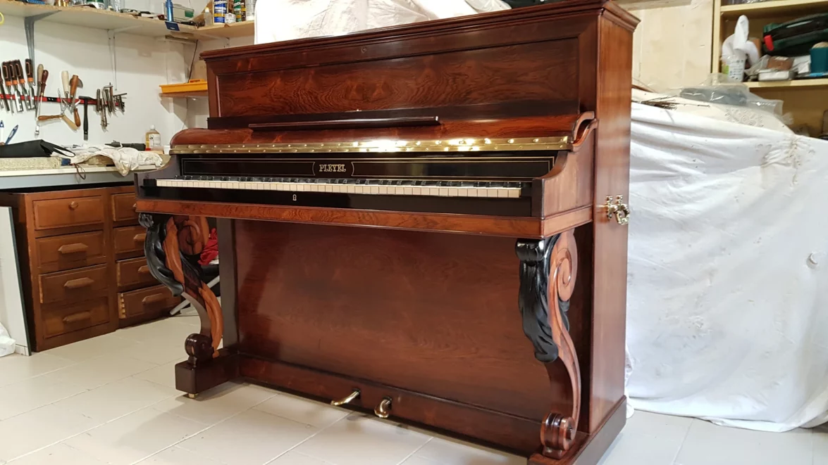 PLEYEL-palisandre-rio-finition-rempli-cire