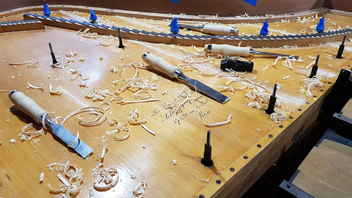 arasage-des-flipots-sur-la-table-ERARD
