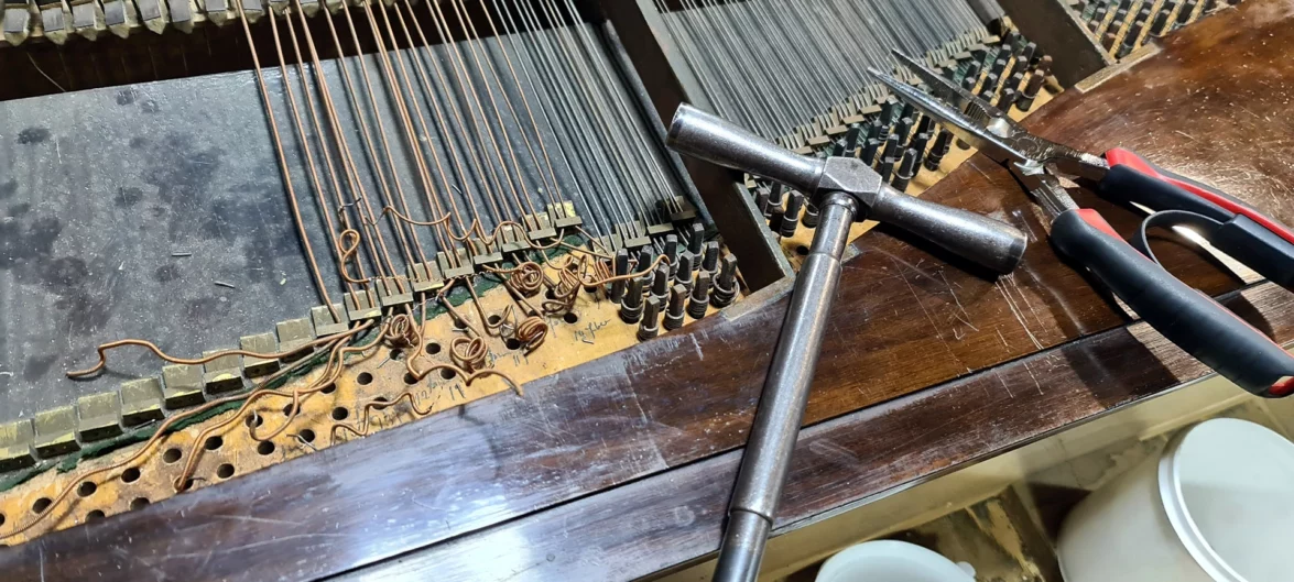 decordage-cordes-anciennes-PLEYEL