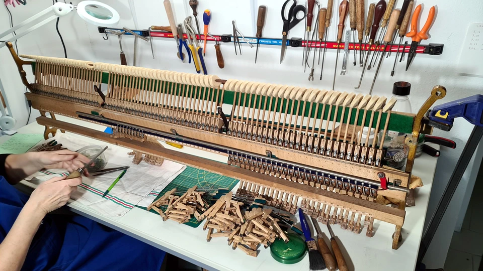 demontage-de-la-mecanique-PLEYEL