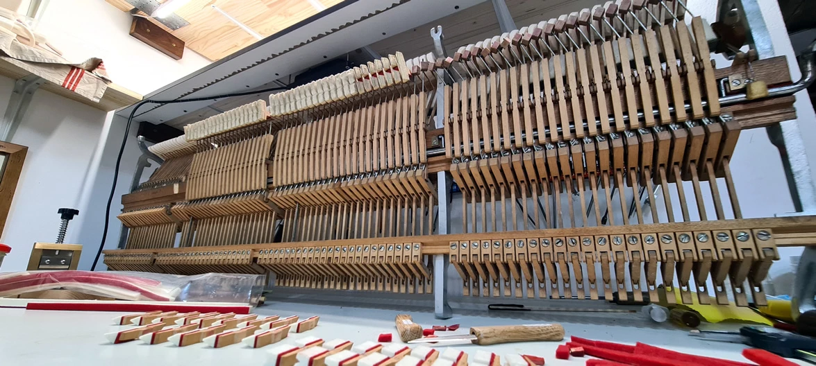 mecanique-refeutrage-des-etouffoirs-piano-GAVEAU