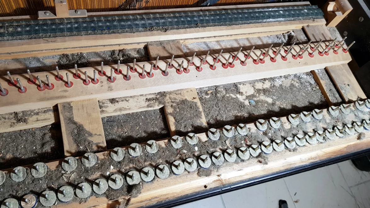 plateau-de-clavier-en-etat-100-ans