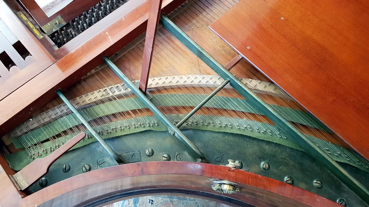 ATELIER DE RESTAURATION DE PIANO ANCIEN