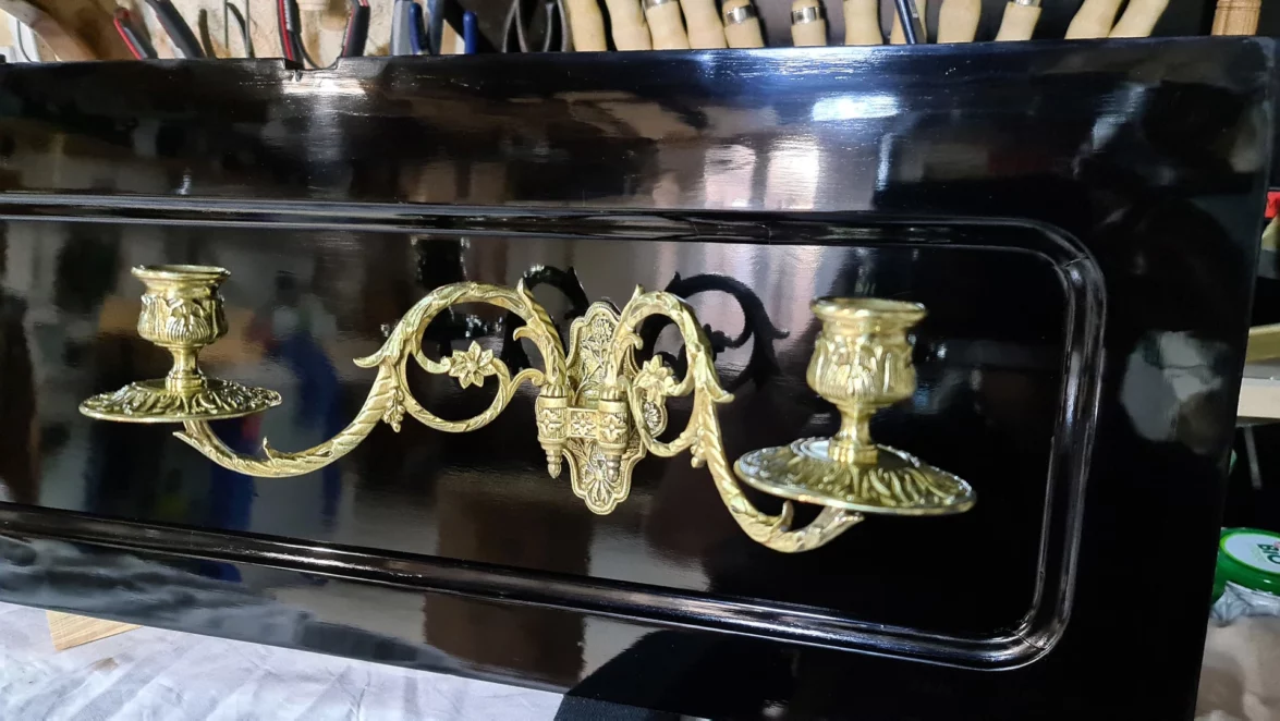 polissage-et-patine-chandelier-en-bronze