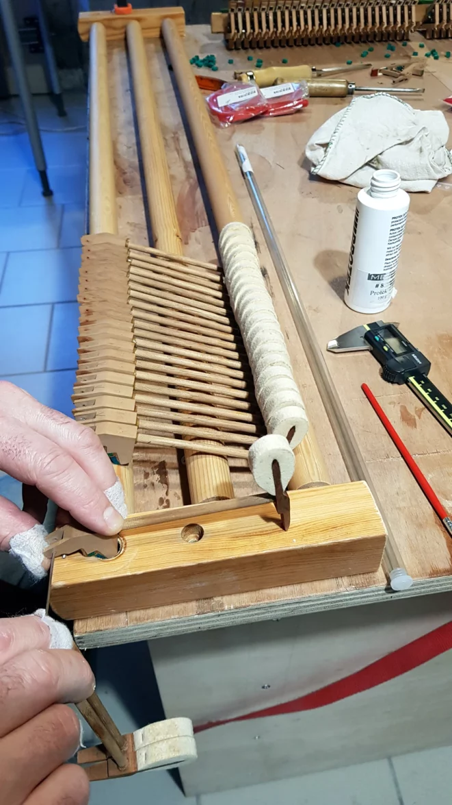remontage-des-marteaux-sur-fil-de-centre