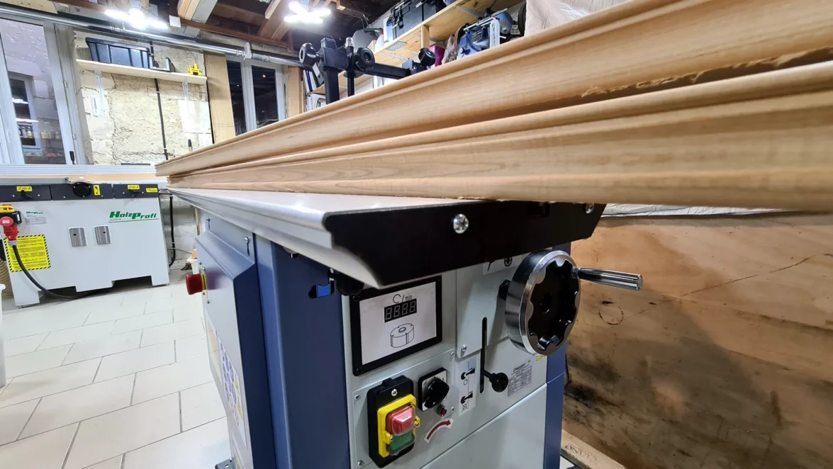 toupillage-de-moulure-pour-couvercle-de-piano