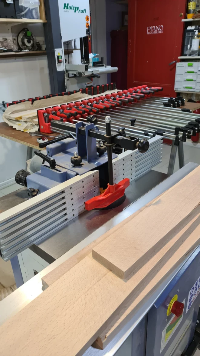 toupillage-pour-assemblage-de-la-semelle-du-sommier-des-chevilles