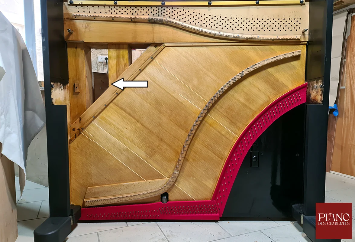 Mouchoir de la table d'harmonie ouvert piano droit ancien GAVEAU