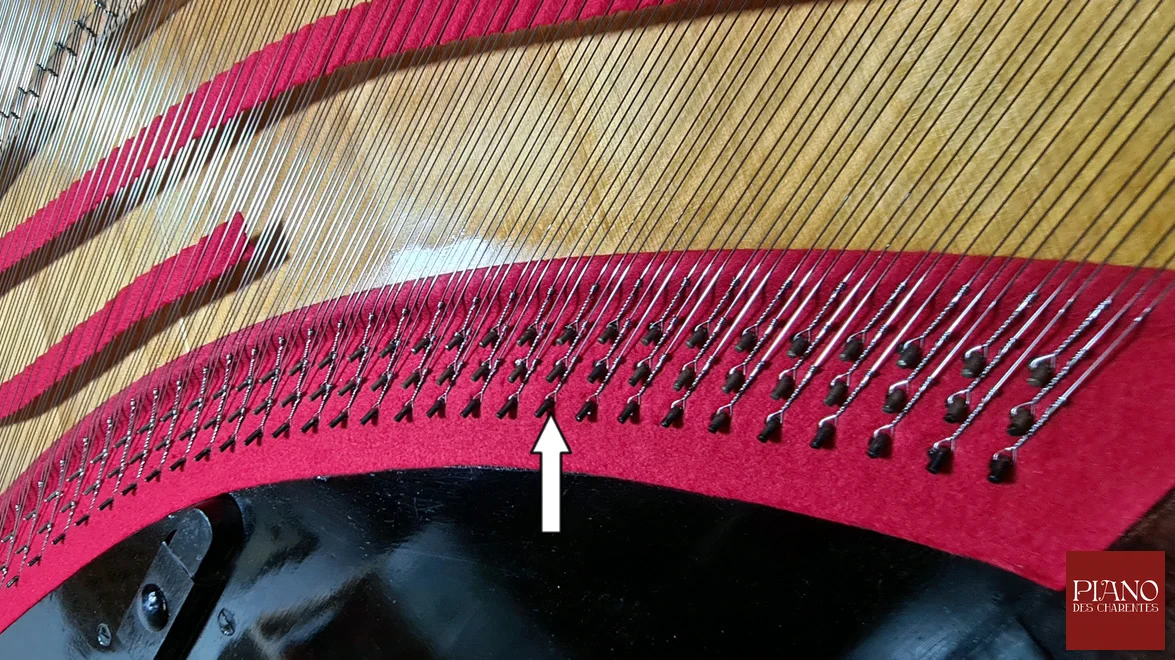 Pointes d'accroche piano droit ancien GAVEAU avec bouclettes à la françaises