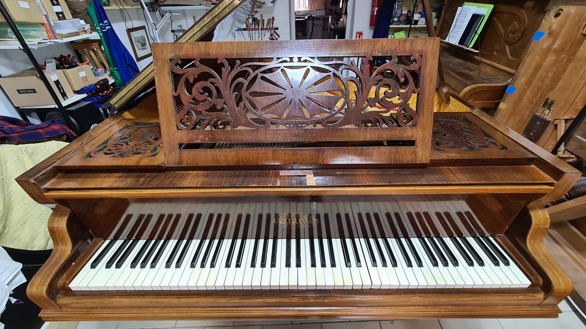 Piano à queue ERARD en palissandre des Indes frisé 1910