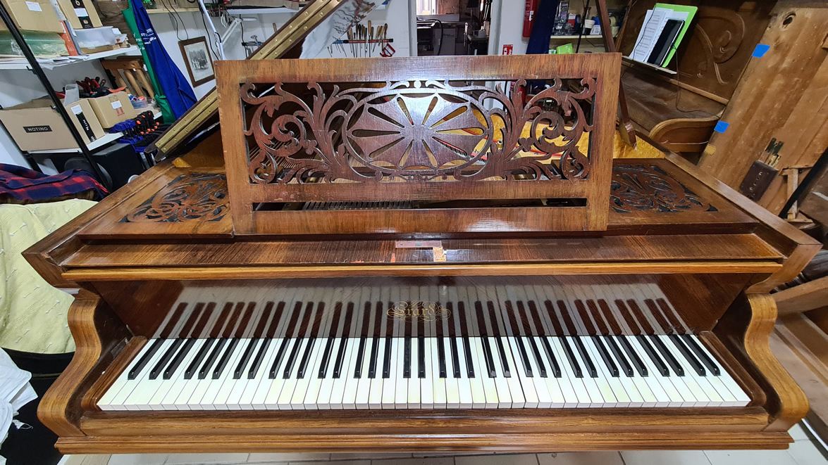 Piano à queue ERARD en palissandre des Indes frisé 1910