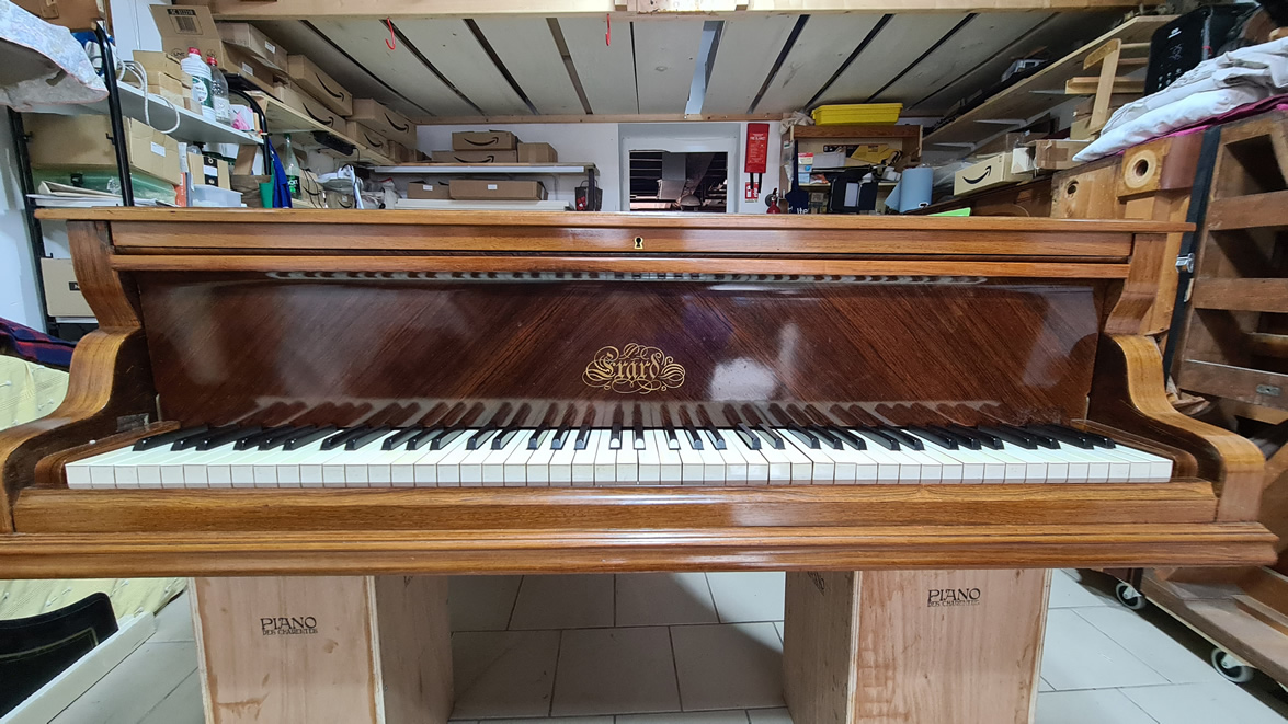 Piano à queue ERARD en palissandre des Indes frisé 1910