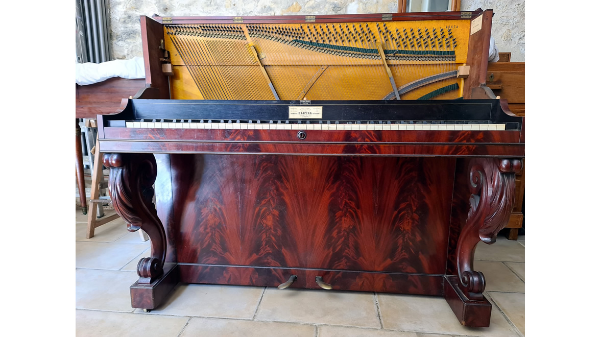 PLEYEL Pianino PP6 Acajou de Cuba ronceux 1862