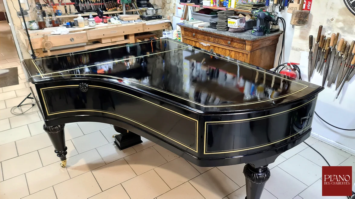 Piano à queue PLEYEL 1878 double filets de laitons noir Napoléon III