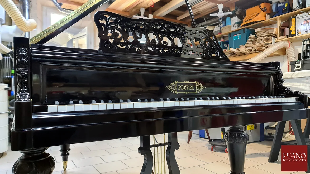 Piano à queue PLEYEL 1878 double filets de laitons noir Napoléon III