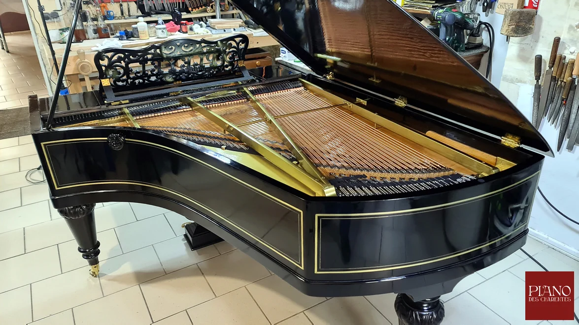 Piano à queue PLEYEL 1878 double filets de laitons noir Napoléon III