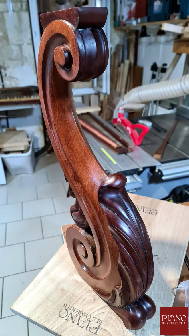 Pieds acajou de Cuba rempli ciré Pianino PLEYEL